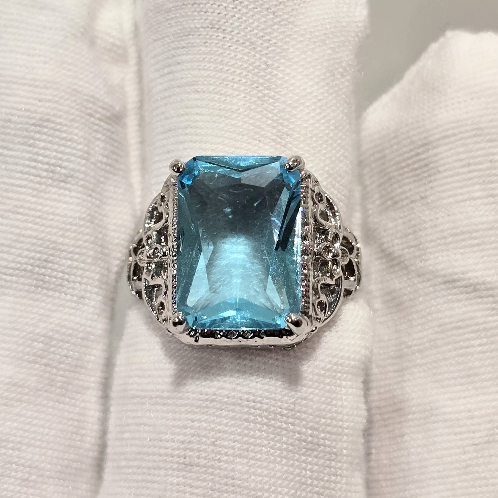 Art Deco Style Faux Aquamarine Cubic Zirconia Silver Tone Fashion Ring - Size 6